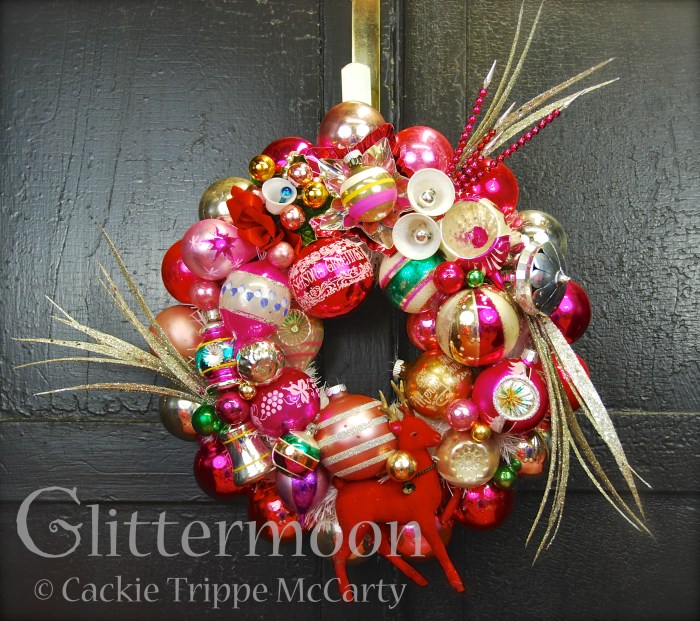 LITTLE PINKY WREATH ©GLITTERMOON PRODUCTIONS LLC 2012