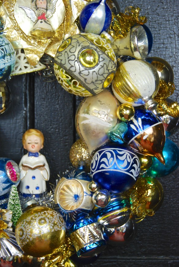 Detail of THE LITTLE CHOIRBOY wreath ©Glittermoon Productions LLC 2013 5